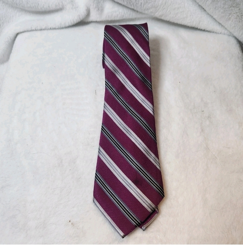 Michael Kors Diagonal Striped Tie Mens 100% Silk Purple Burgundy Designer Career